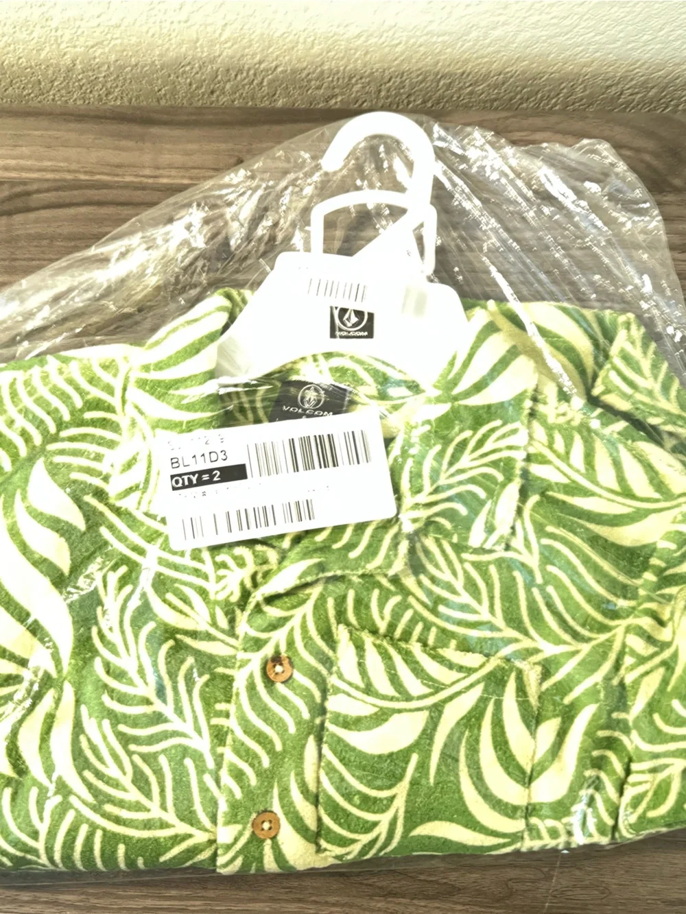 NWT Volcom Little Boys Terry Towel Short-sleeve Shirt/Shorts Set, Size 6